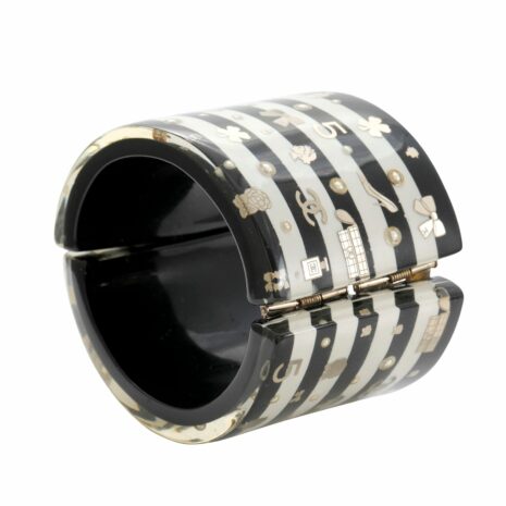 13563ChanelBlackWhiteStripedLuciteCuffCC_2_750_2