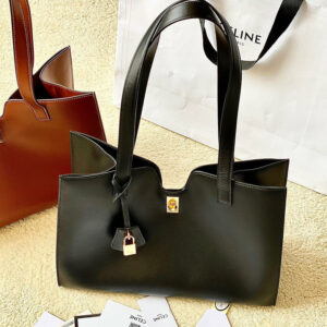 R F W - Chanel Bags - 639