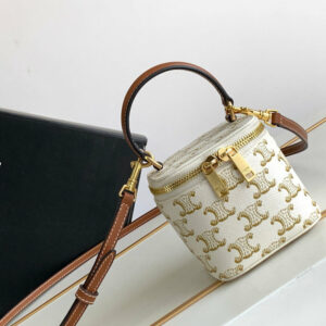 R F W - Chanel Bags - 638