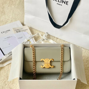 R F W - Chanel Bags - 648
