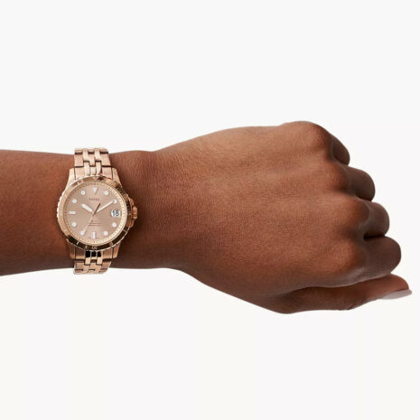 ES4748_onwrist