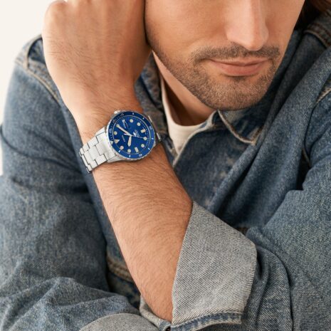 FS5949_onwrist