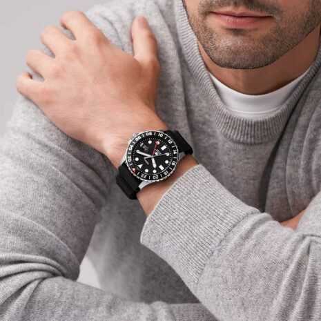 FS6036_onwrist