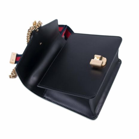Gucci-Mini-Sylvie-chain-bag04