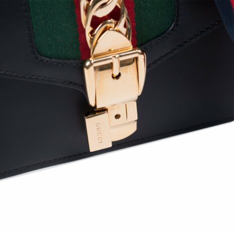 Gucci-Mini-Sylvie-chain-bag05