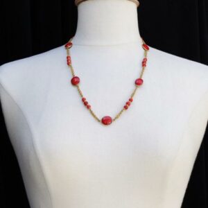 Collier doré en pâte de verre Chanel (Attribué à)