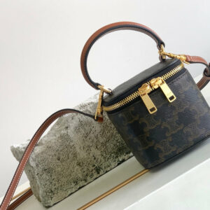 R F W - Chanel Bags - 628