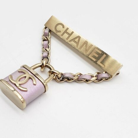chanel-brooch-or-pin-954336