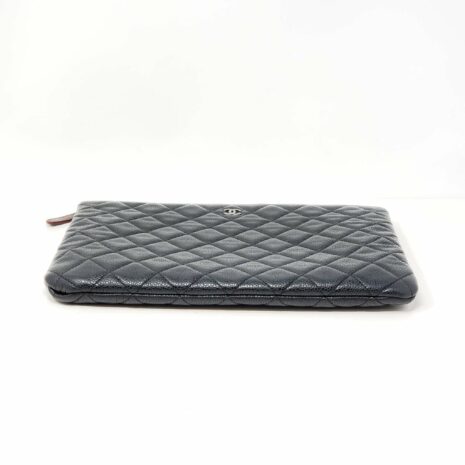 chanel-cc-caviar-quilted-cosmetic-clutch-bag-815665