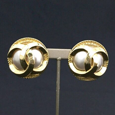chanel-cc-logo-gold-tone-pearl-earrings-371976