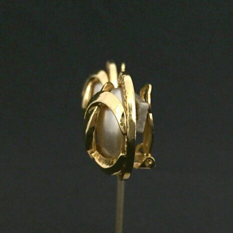 chanel-cc-logo-gold-tone-pearl-earrings-561572