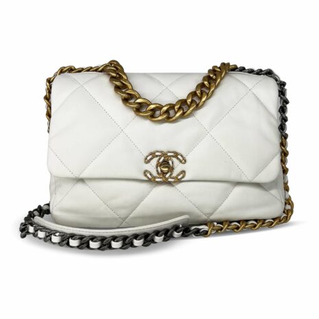 chanel-ninteen-white-chain-1