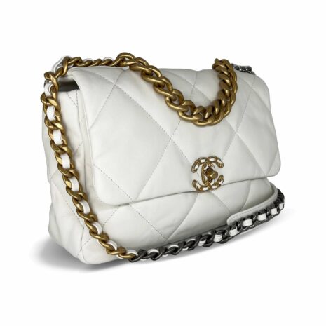 chanel-ninteen-white-chain-2