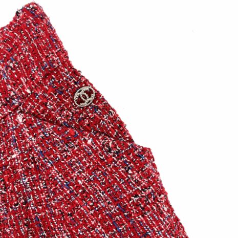 chanel-skirt-4_3d7047f2-d8dc-489c-93ac-737fd42b9ff1