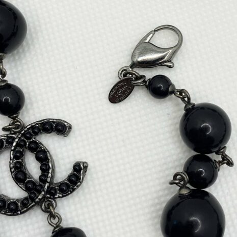 chanelblacknecklace_4