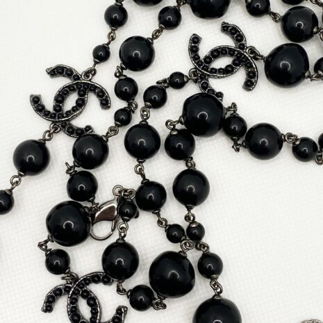 chanelblacknecklace_6