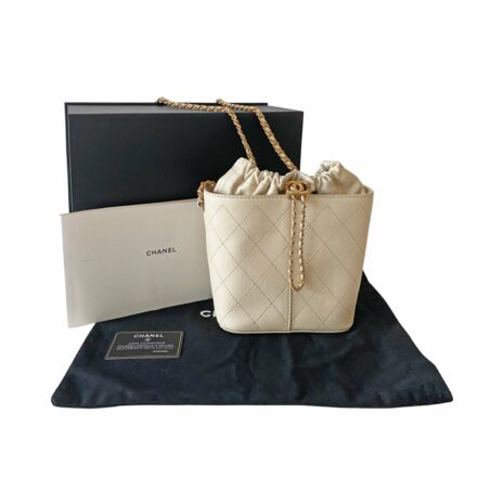 chanelbucketbag_14
