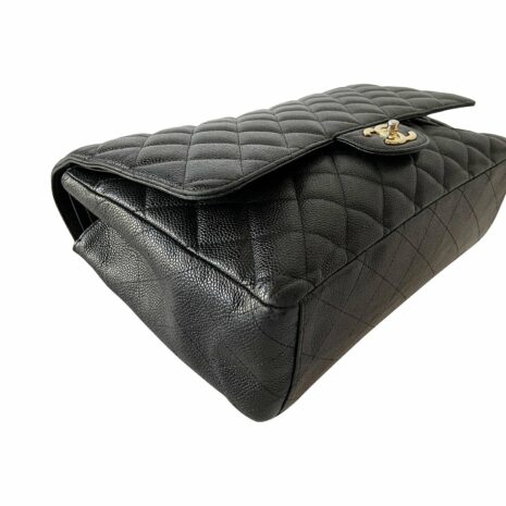 chanelmaxidoubleflapblackcaviar_11