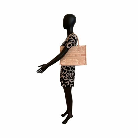 diorbooktote_13