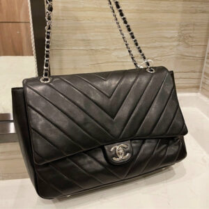 Leather Chanel shoulder woman handbag