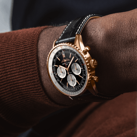 rb0138211b1p1-navitimer-b01-chronograph-43-on-wrist