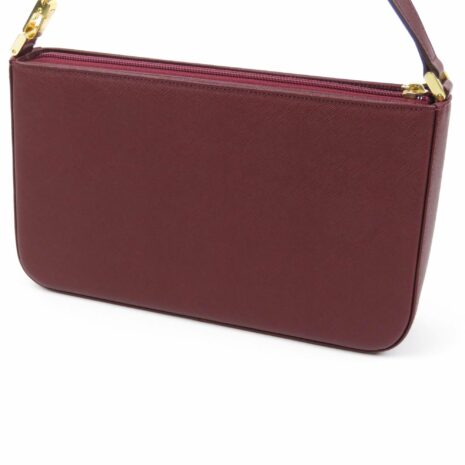 Burberry-Leather-Baguette_122492_right_angle_0_parent