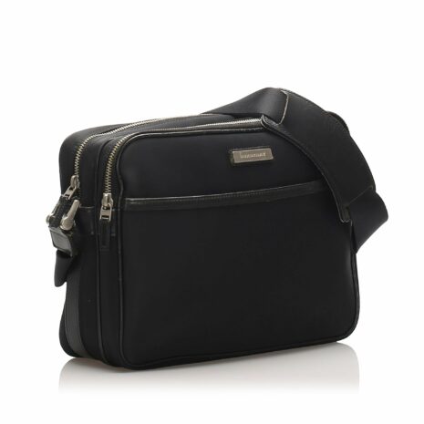 Burberry-Nylon-Crossbody-Bag_124187_right_angle_0_parent