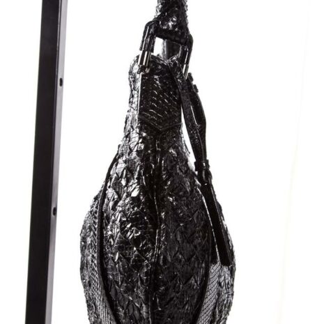 burberry-woven-top-zip-closure-snake-black-snakeskin-leather-hobo-bag-1-0-960-960_e07243c6-6afd-45d6-a42b-0f9f6dce81bc