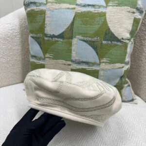 Hermes white embroidered beret, size 59, brand new