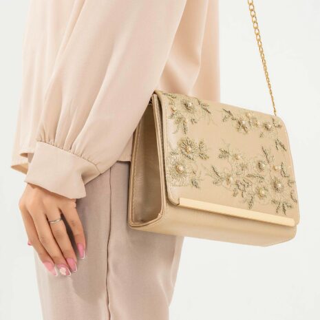 LB32702-FRE-014_5_-EmbellishedHandbag