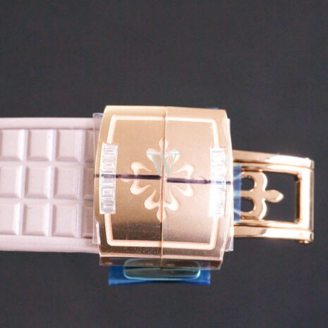 Patek_Philippe_Aquanaut_5062_450R_15