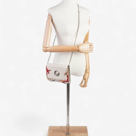 UXQ58168_0-Photoroom