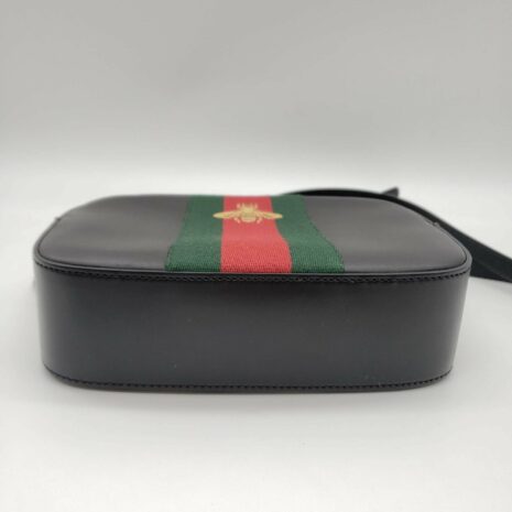 gucci-bee-camera-black-leather-crossbody-bag-409032