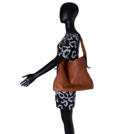 gucci-camel-hobo04