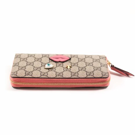 gucci-gg-supreme-kiss-wallet-07