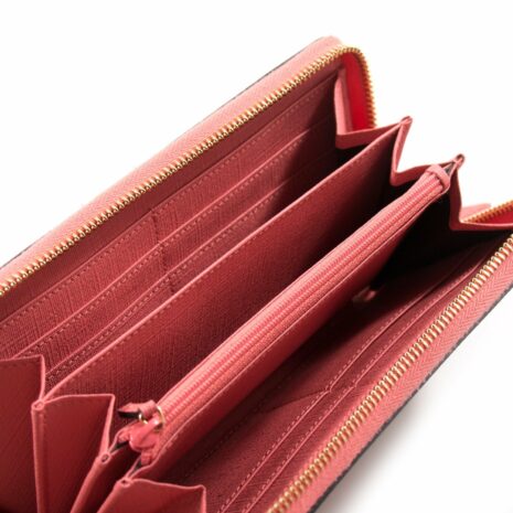 gucci-gg-supreme-kiss-wallet-09