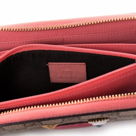 gucci-gg-supreme-kiss-wallet-10