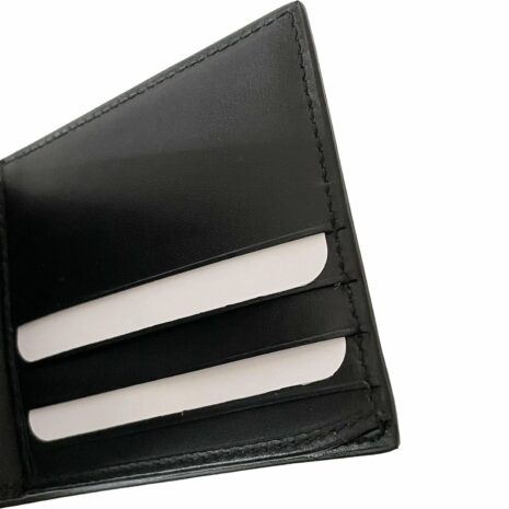 guccimenwalletlighting_6
