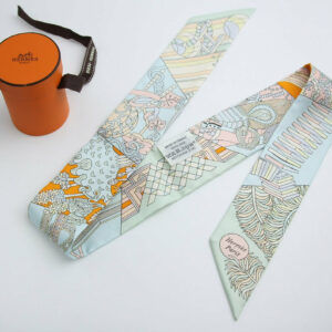 Hermes De l'Ombrelle aux Silk Twilly Pale Pink Sky Orange