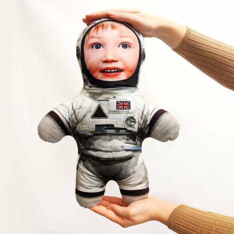 Astronaut-Front-Hands_600x_4d9c88bb-710a-4a8d-8683-70d82e896676