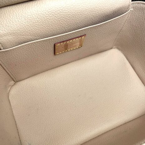 0-6_5db1a284-ea67-4be8-8400-a32ea9888972