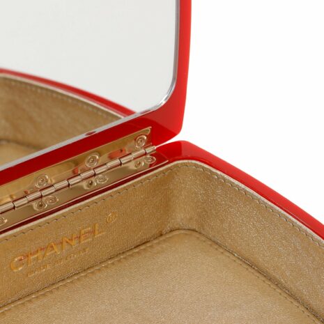 12498ChanelRedLuciteDevilWearsPradaRunwayBag_19_900_10