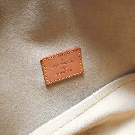 142A1204_39688e1e-0a39-4b57-9a1d-96af9656ea07