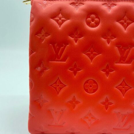 LOUISVUITTONREDPOUCH4