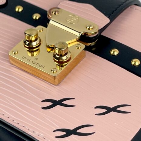 LV2747_9_00a62c9b-69f1-446e-82f8-98aad166ce44