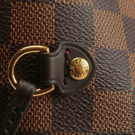 LV_4260-14_84322227-87a5-4436-add0-ec40be63f114