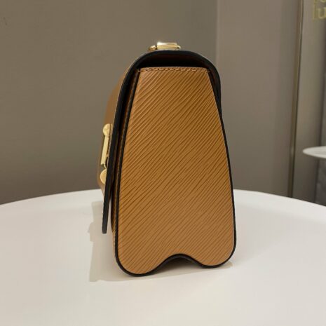 Photo11-1-24_113423AM-min