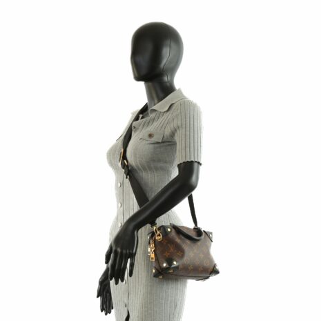 Prada_3989-27_b00a9d69-95fa-4f72-a564-92a8845d05b0