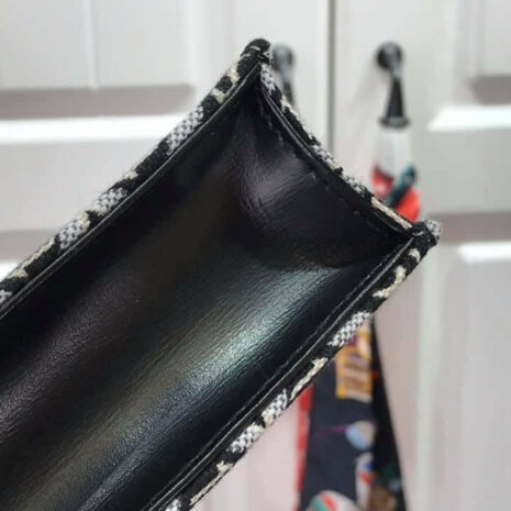 image_dc39b11b-fedc-4561-b429-61c840b8cf59 image_dc39b11b-fedc-4561-b429-61c840b8cf59