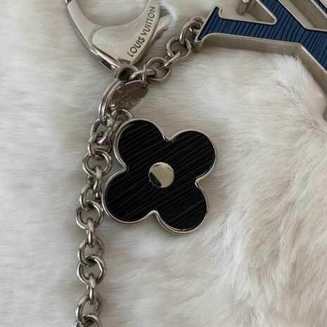 louisvuittonfleurbagcharm_4